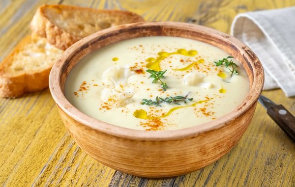Quelle est la recette pour un velouté de potiron aux châtaignes et lardons croustillants ?