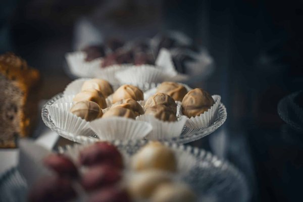 Comment réussir des pralines maison pour enrober des choux à la crème ?