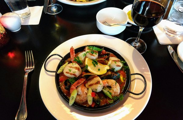 La paella, la recette phare de l'été